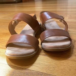 Brown/tan sandals